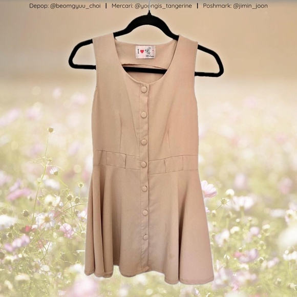 Dresses & Skirts - Beige vintage dress ✨